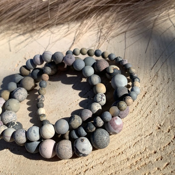 Natural Matte Gray Jasper Smooth Round High Quality Gemstone Beads Bracelets - Picture 3 of 9